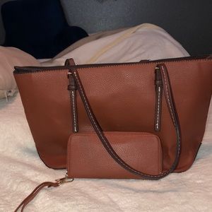 Brown purse with matching wallet (no brand)